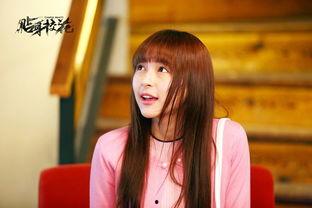 贴身校花之君临天夏在线观看  第1张